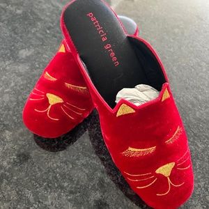 NWT PATRICIA GREEN  red velvet  Holiday slippers
